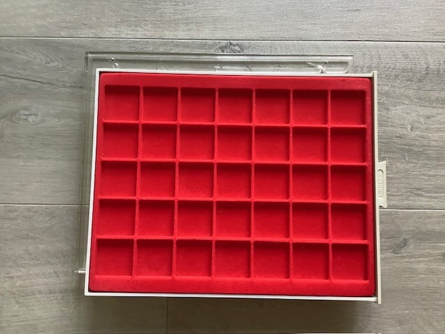 Lindner cassettes , diverse vakindelingen , gebruikt.