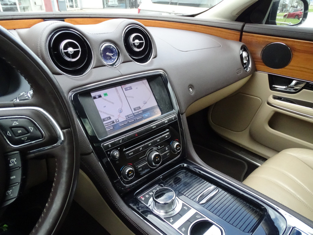Jaguar Xj 3.0 v6d luxury | dubbel pano | 19"