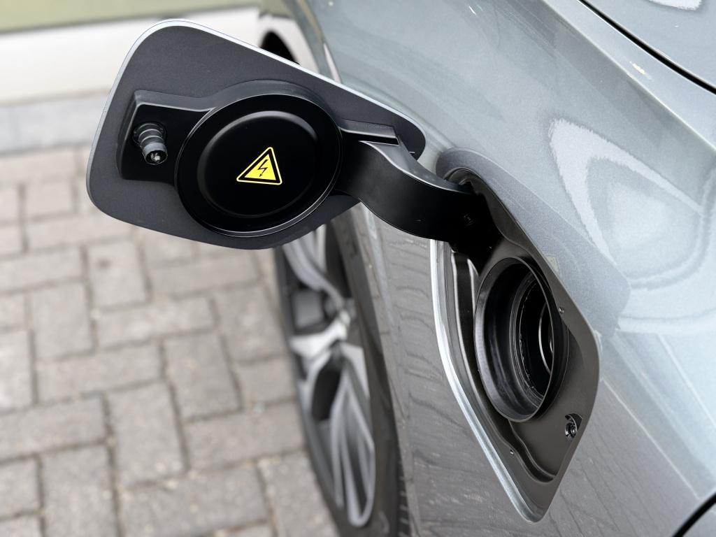 Volvo V60 t6 340pk recharge r-design| panodak| b&w sound| adap.cruise| tre