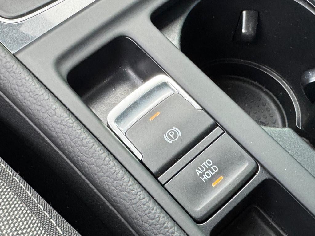 Volkswagen Golf 1.0 tsi * massage stoel * camera * carplay * stoelverwarmin