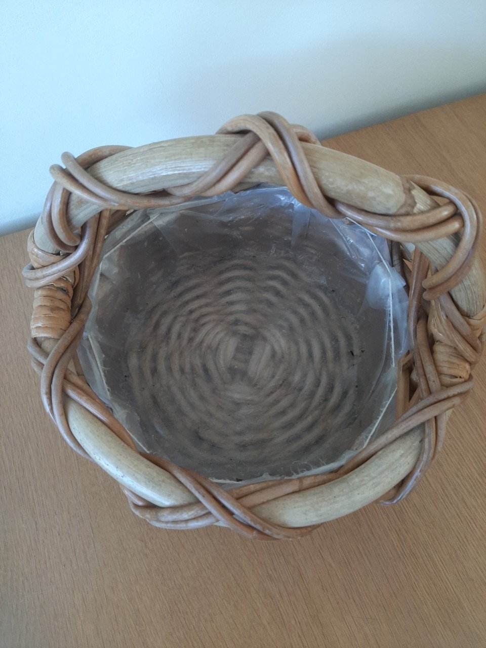 Mooie rieten mand met hengsel