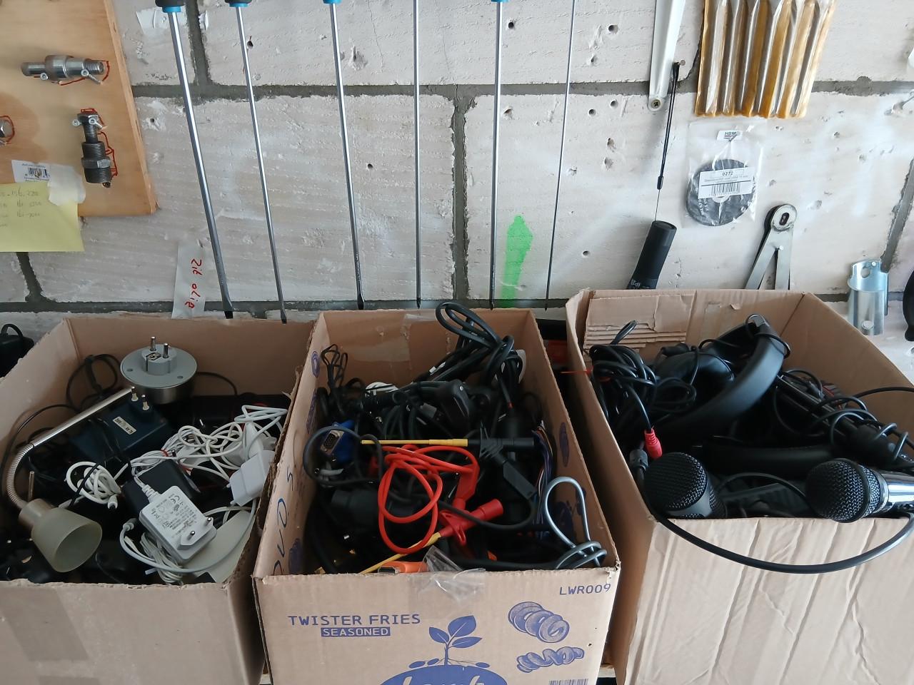 Te koop garage/schuurverkoop allerlei spulletjes koopje in een koop