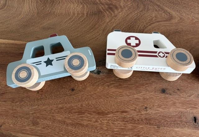 Little Dutch | houten hulpverleningsauto's