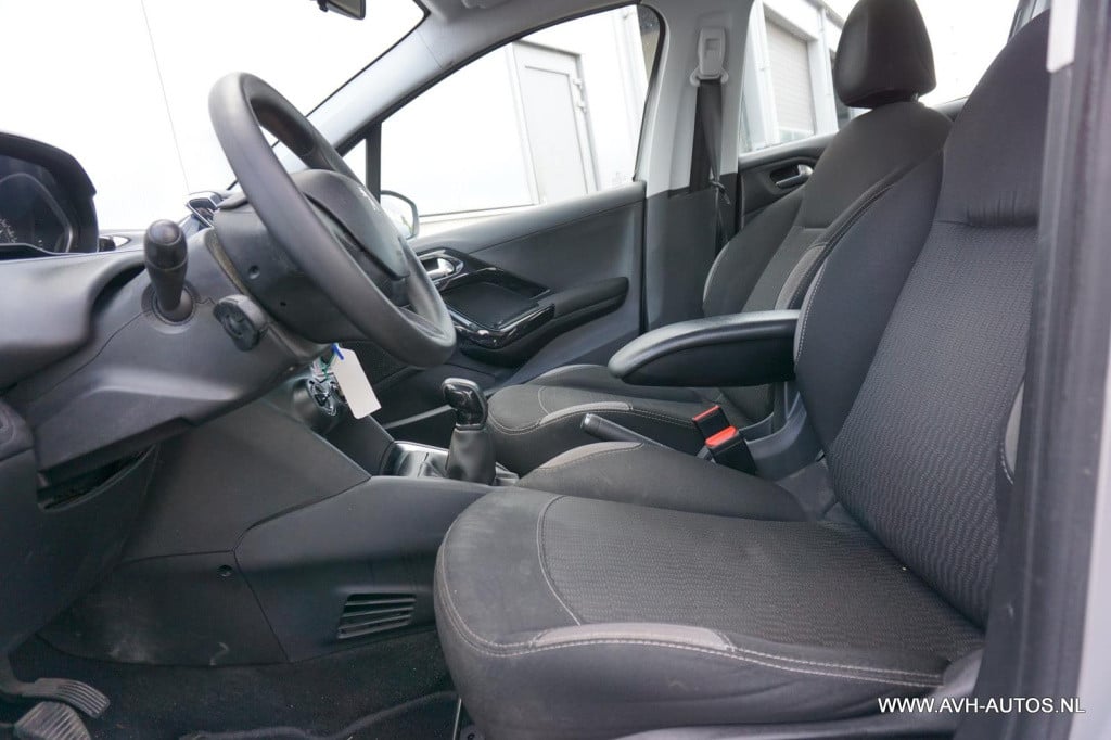 Peugeot 208 1.2 puretech blue lion