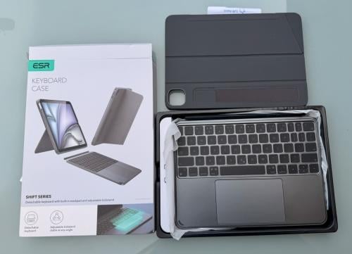 ESR Keyboard case Apple iPad Pro 11” M4/M5