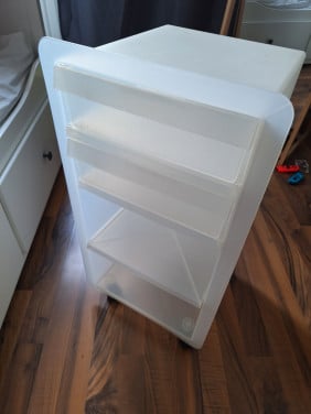 GERESERVEERD. Kunststof ladeblok