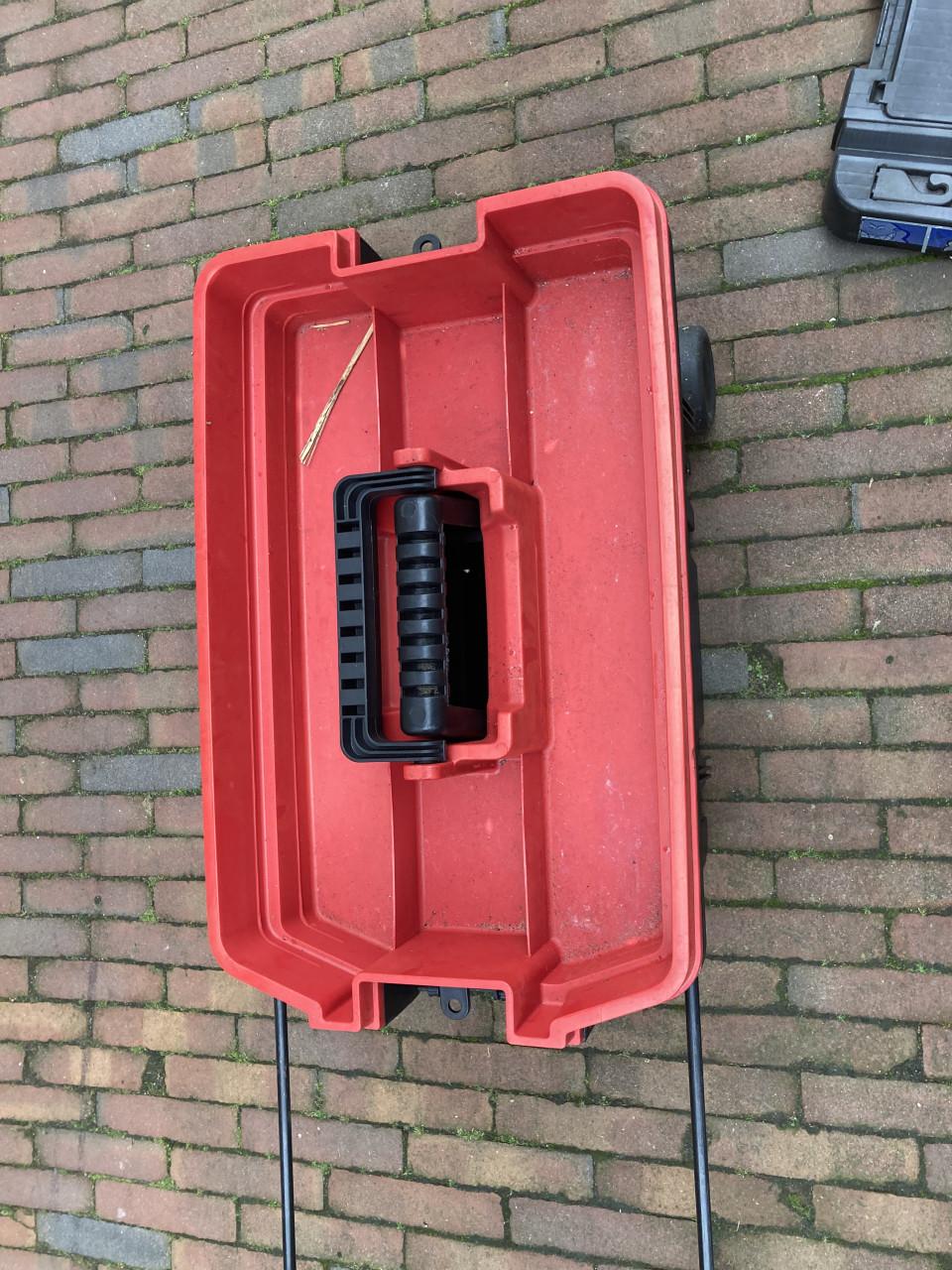 Hengelstokken, Vissteunen, Viskoffer(s), Viskar achter de fiets etc.