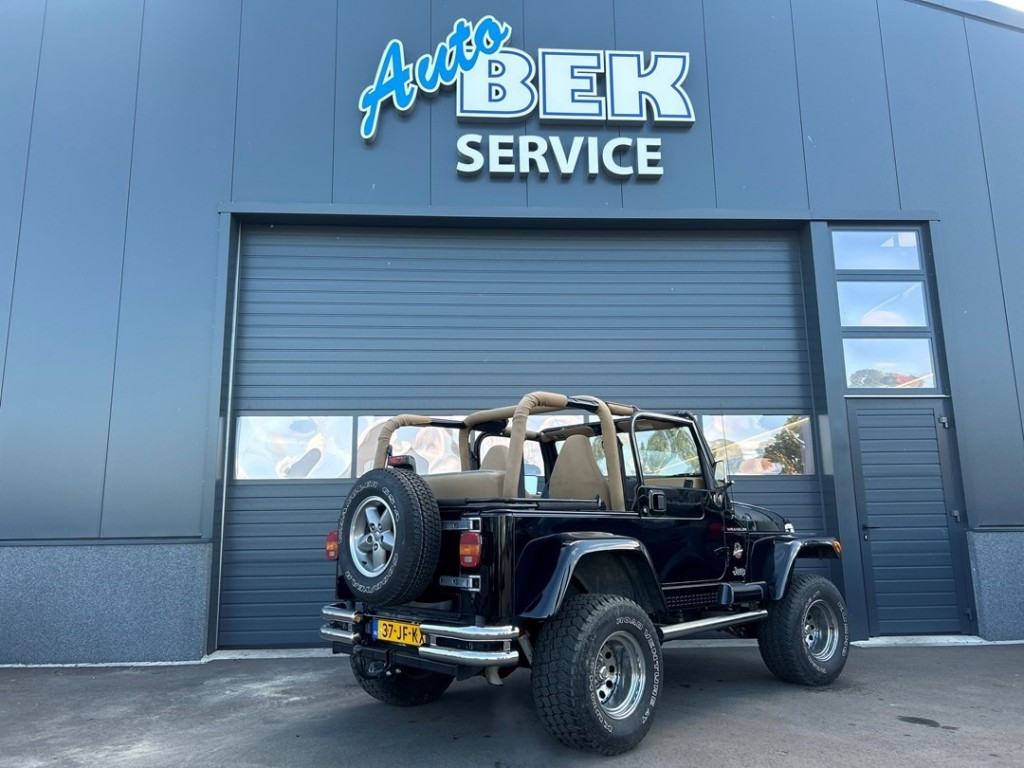 Jeep Wrangler sahara edition