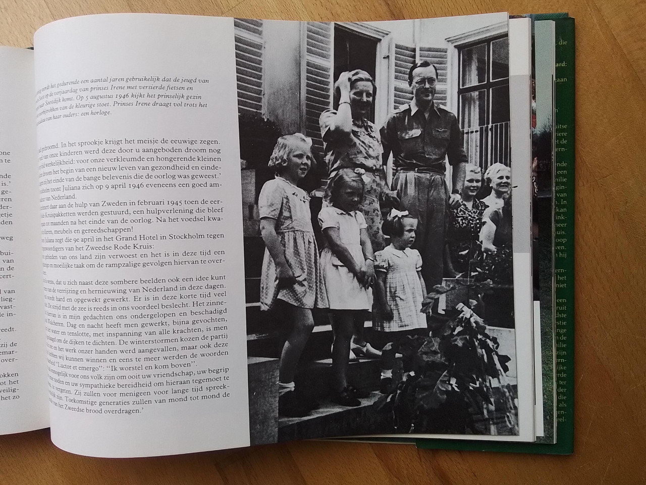 Het gouden huwelijksboek Juliana en Bernhard