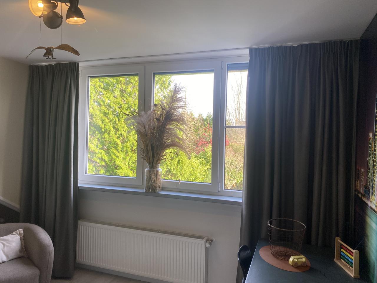 Mooie Donkergrijze verduisterende overgordijnen