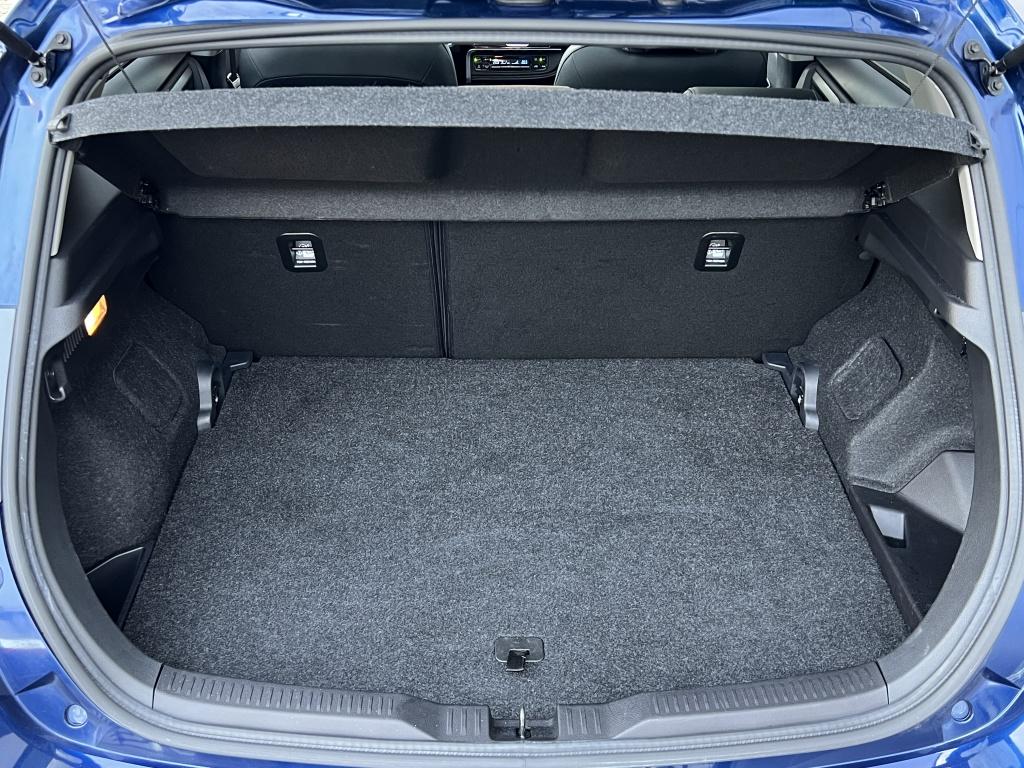 Toyota Auris 1.8 hybrid bus. pro