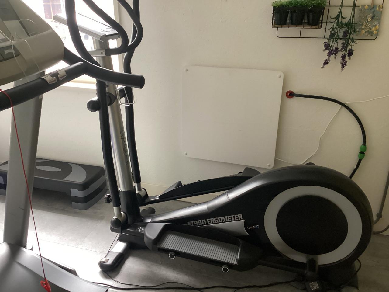Infinity ST990 elliptical crosstrainer semi-professional