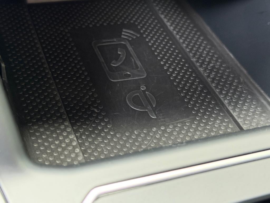 Volkswagen Polo 1.0 tsi r-line | iq light | carplay | camera | climate | st