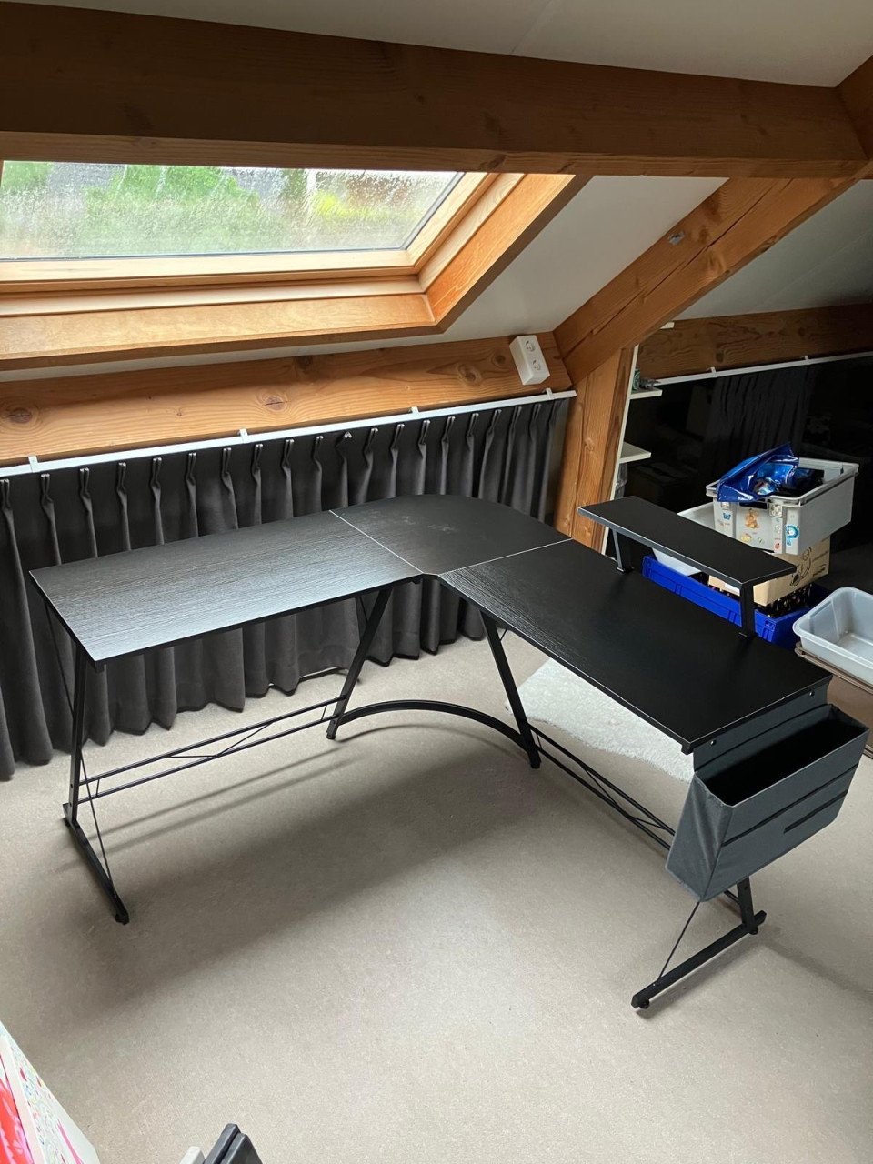 Gamebureau, L-vormig hoekbureau, waterproof en krasbestendig.