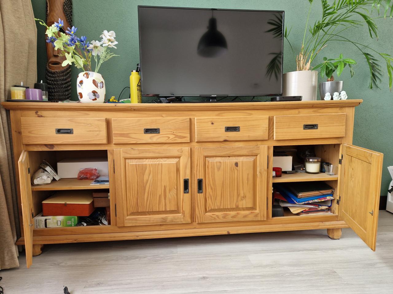 Grenen dressoir met veel bergruimte