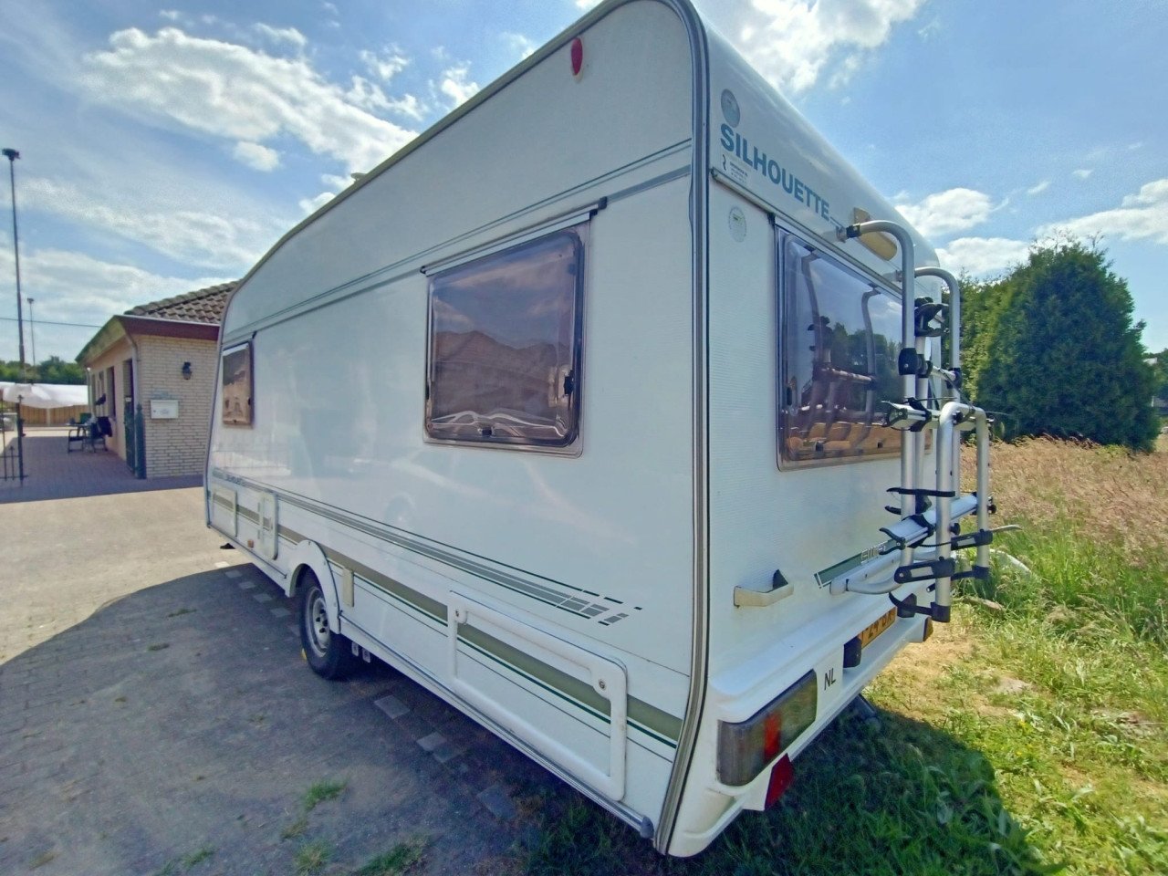 Topstaat Swift Silhouette , bwj 2000 met voortent en slaapcabien