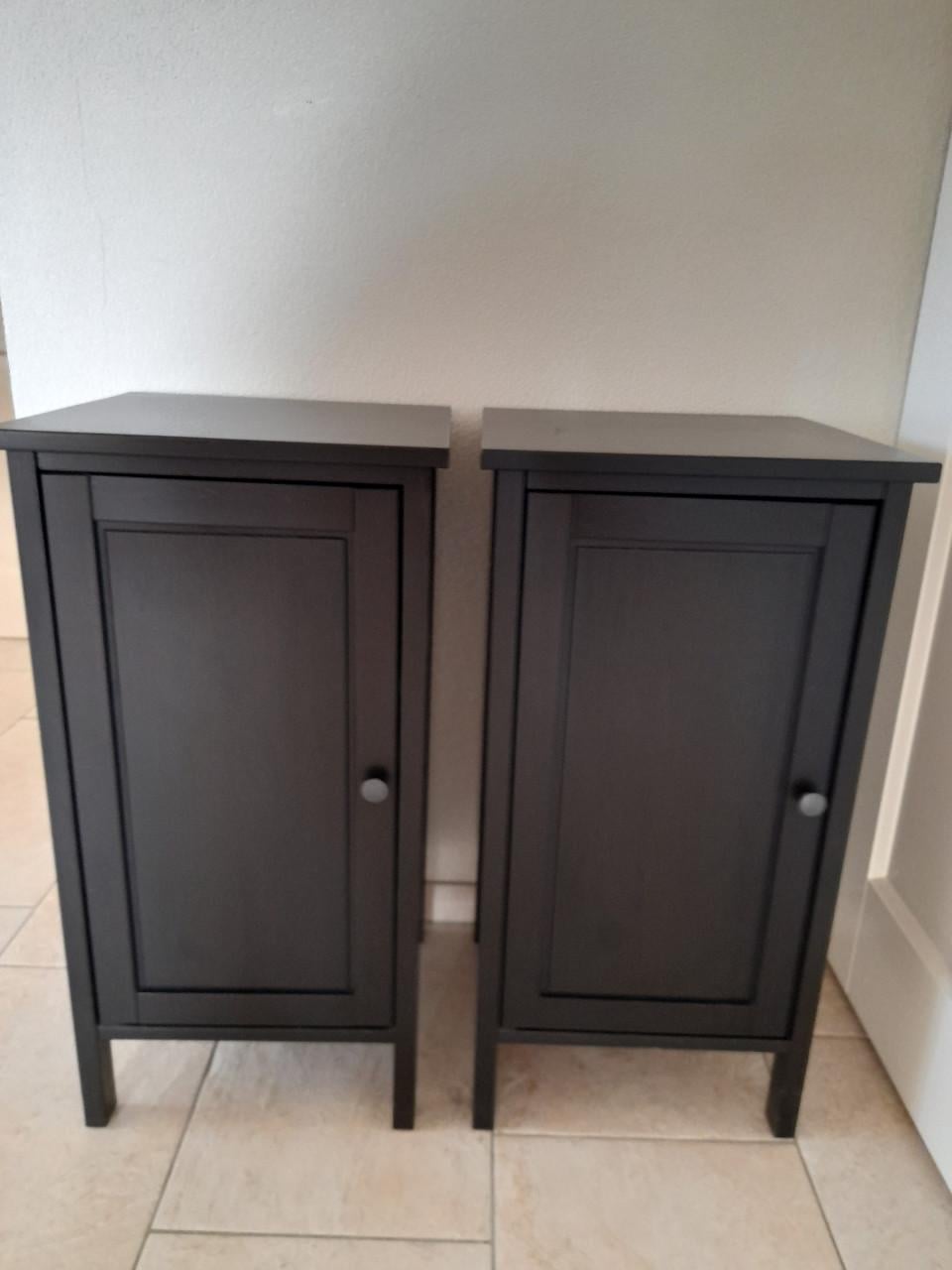 2 Nachtkastjes 39 x 39 x 75H ( in goede staat )