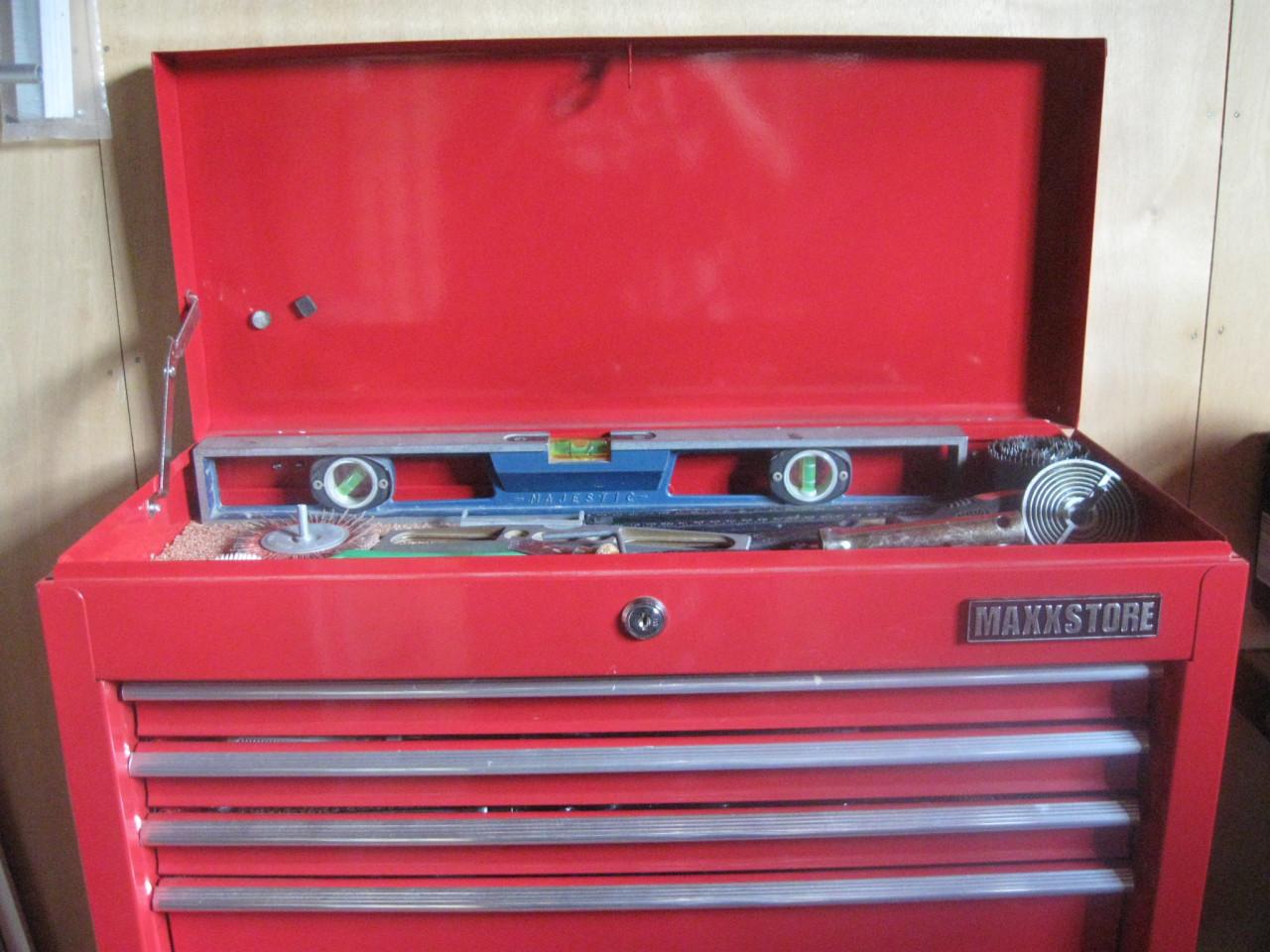 Metalen gereedschap kar