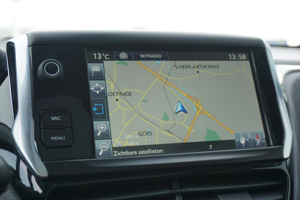 Peugeot 2008 1.2 puretech allure climate / navi / cruise / pano / parkeers.