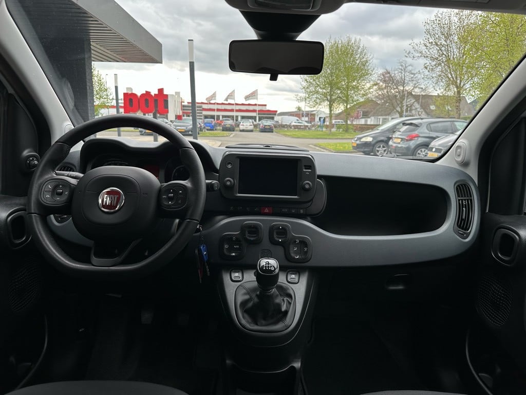 Fiat Panda 1.0 hybrid red cross hybrid // nieuwstaat // 17.000km //