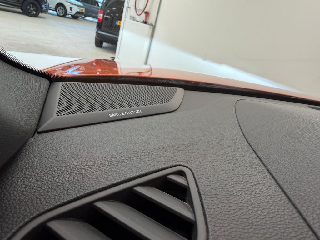 Audi Q3 35 tfsi edition one s-line | panoramadak | bang & olufsen | leer