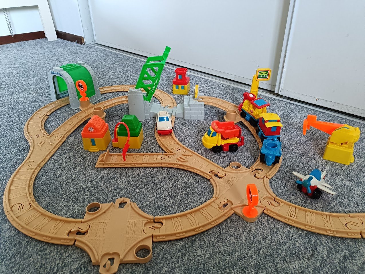 Treinset met Spoorbrug, Tunnel en Treinen  Fisher-price