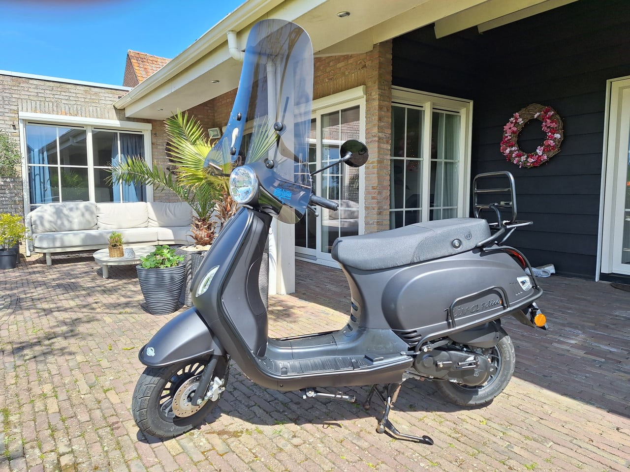 BTC Riva Felice scooter matzwart 2021