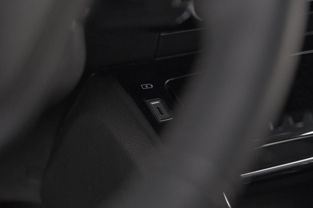 Peugeot 208 puretech 100 pk allure | apple carplay | parkeersensoren | lich