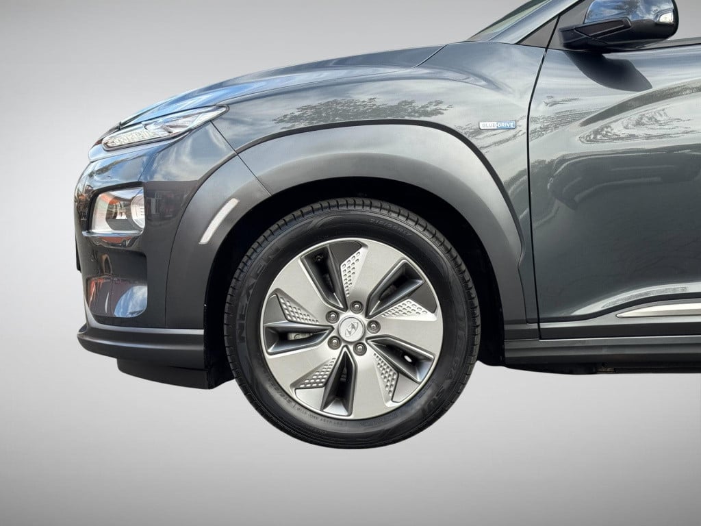 Hyundai Kona ev premium 64 kwh soh 97% meest luxe uitvoering incl. schuif-/
