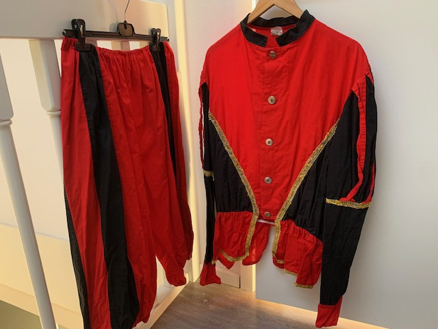 Sinterklaas en Pieten pakken