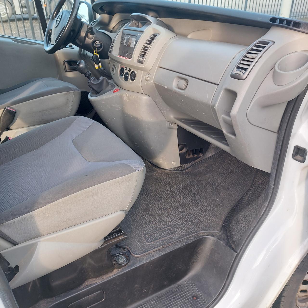 Opel Vivaro 2.0 CDTI 2.7 T -   140.801 Km