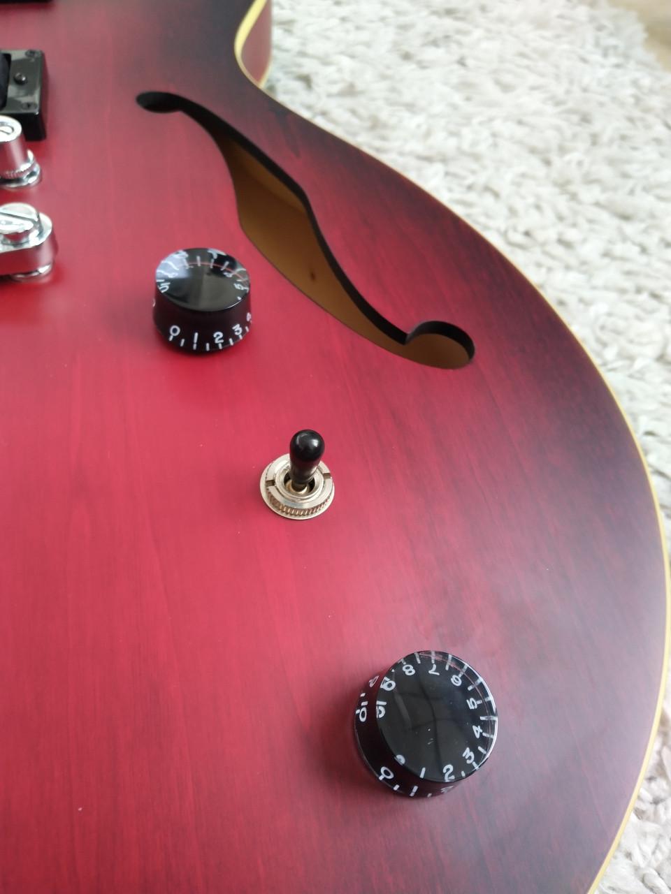 Ibanez AS53 Artcore Sunburst Red Flat z.g.a.n. 220 EURO.