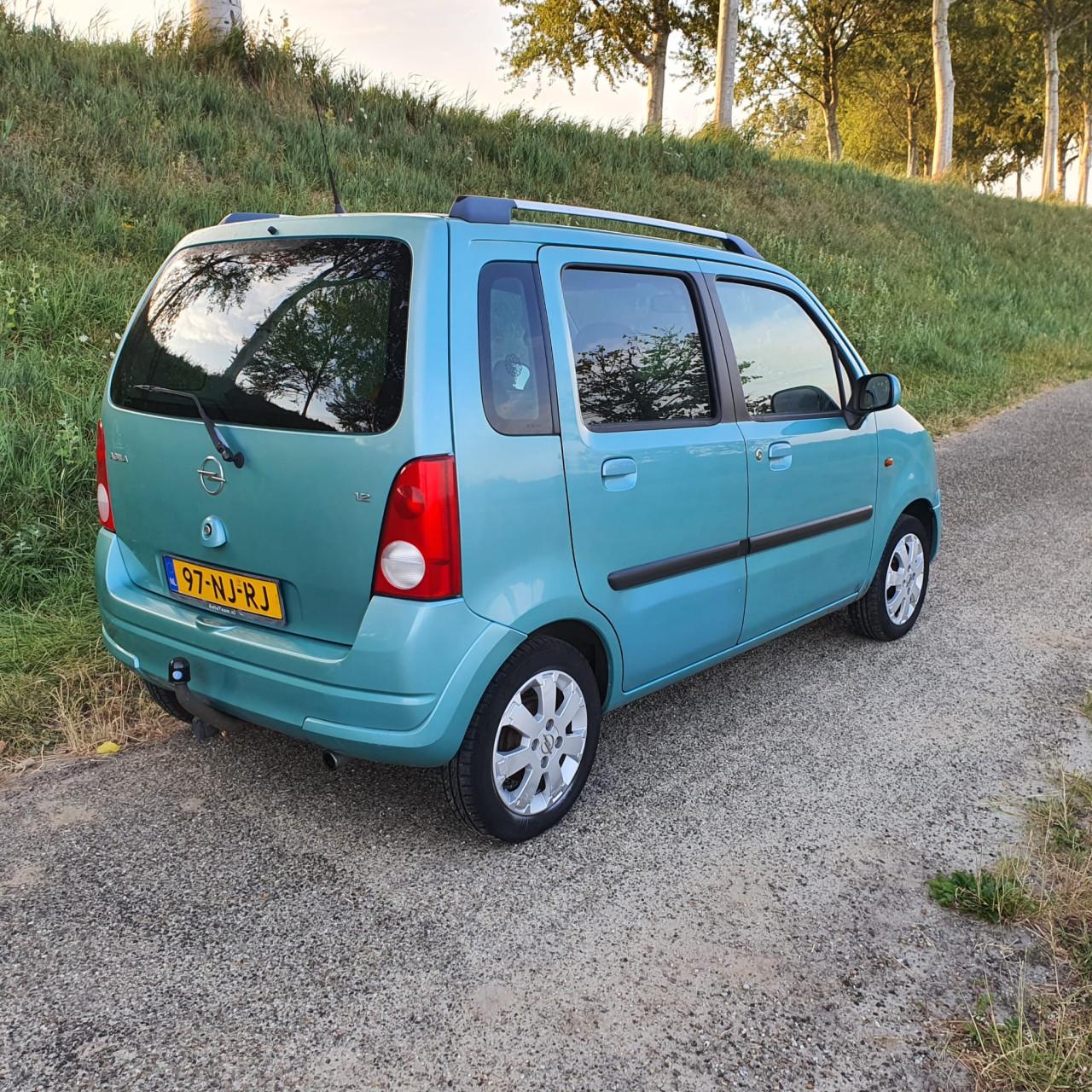 Opel Agila 1.2-16V Cosmo