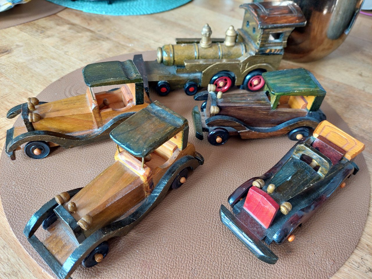 5 houten oldtimers modelauto's