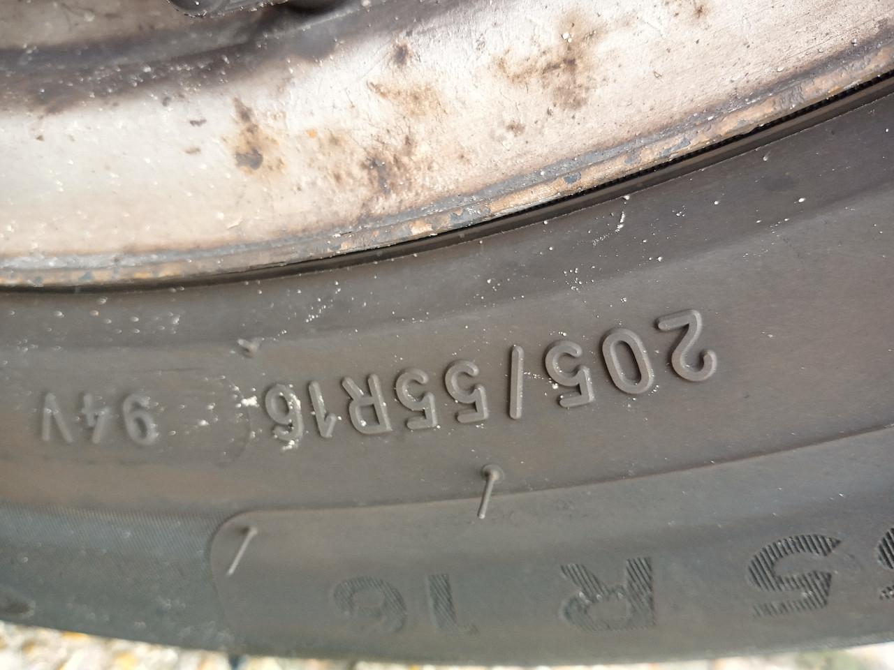 4 zomerbanden op velg 205/55 R 16 voor Caddy