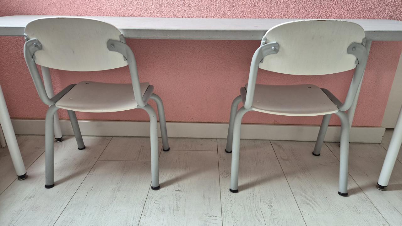 Stoeltjes kleuter, originele schoolstoeltjes wit/grijs
