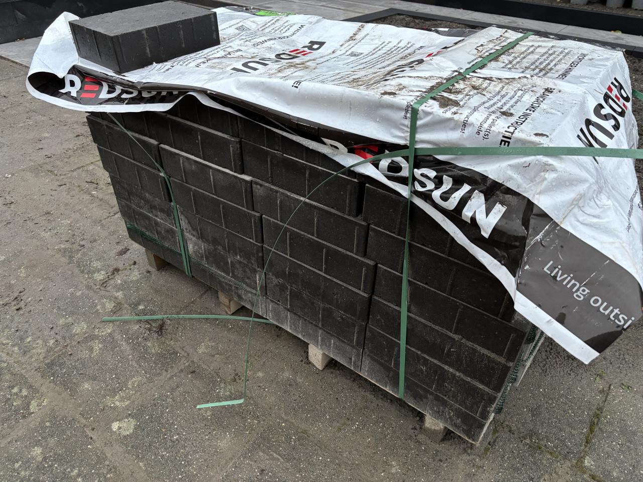 Pallet nieuwe tuintegels