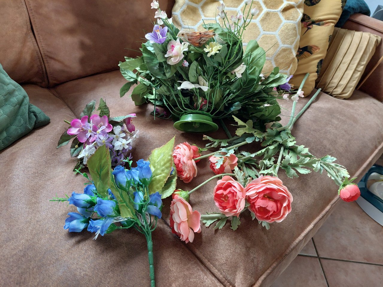Partij met kunstbloemen allerlei