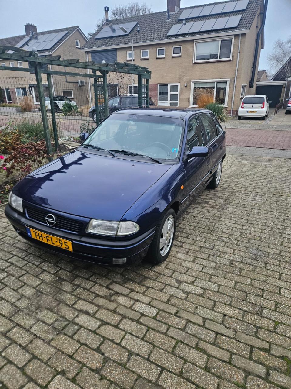 Opel Astra F 1600