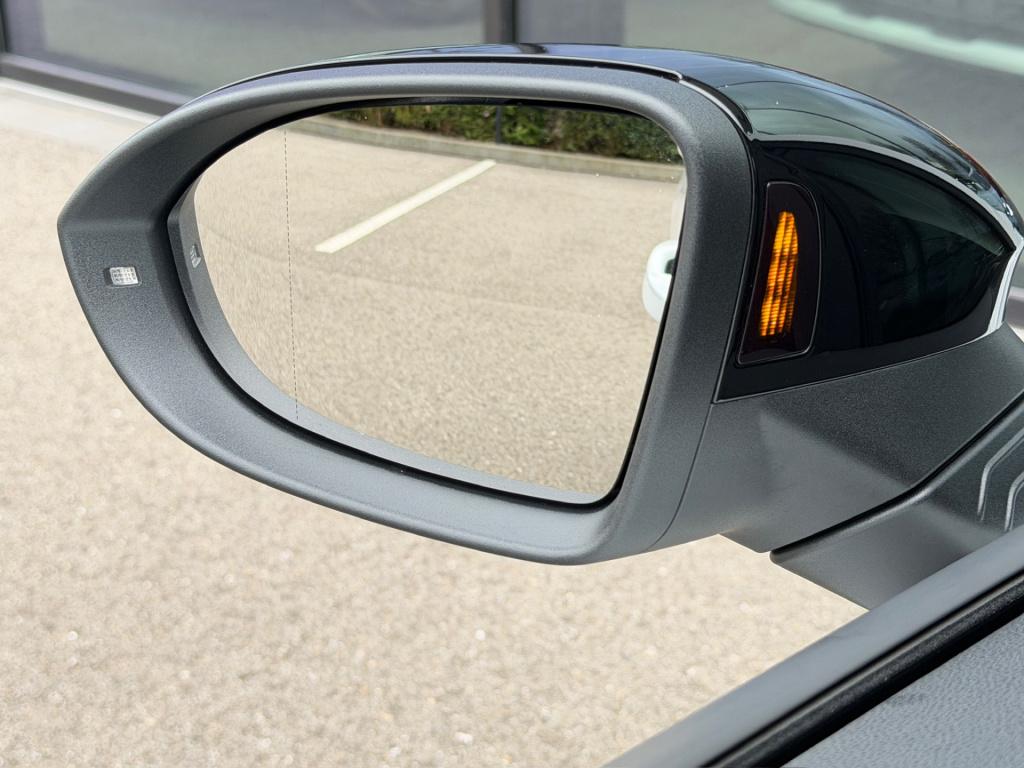 Volkswagen Golf 1.5 ehybrid goal | camera | head-up | dode hoek | carplay |