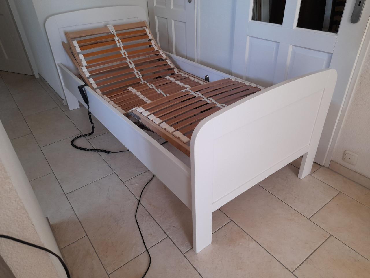 Elektrisch verstelbare 1 persoon bed 90 x 200 (z.g.a.n.)