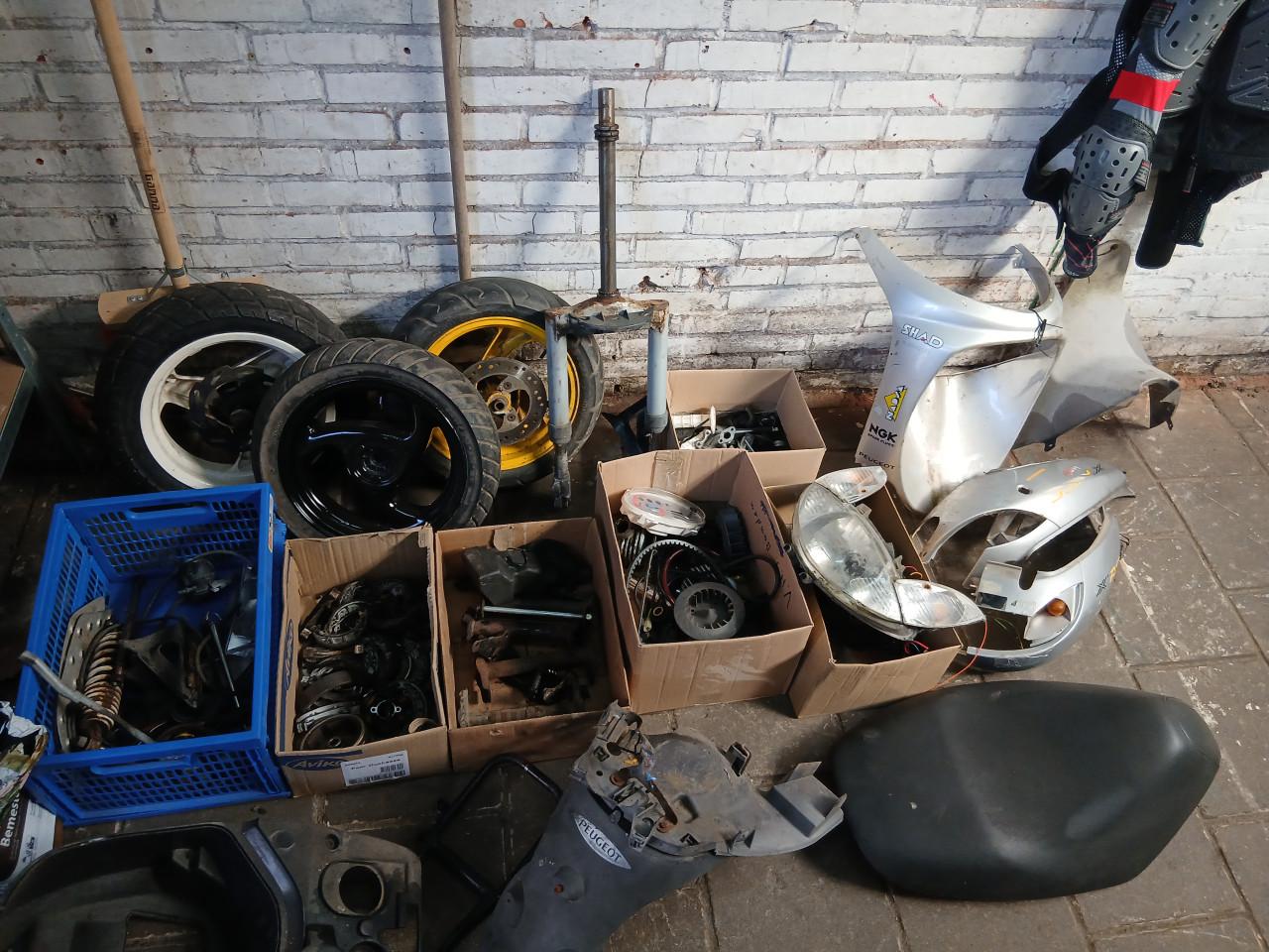 Te koop onderdelen peugeot vivacity 2 takt koopje