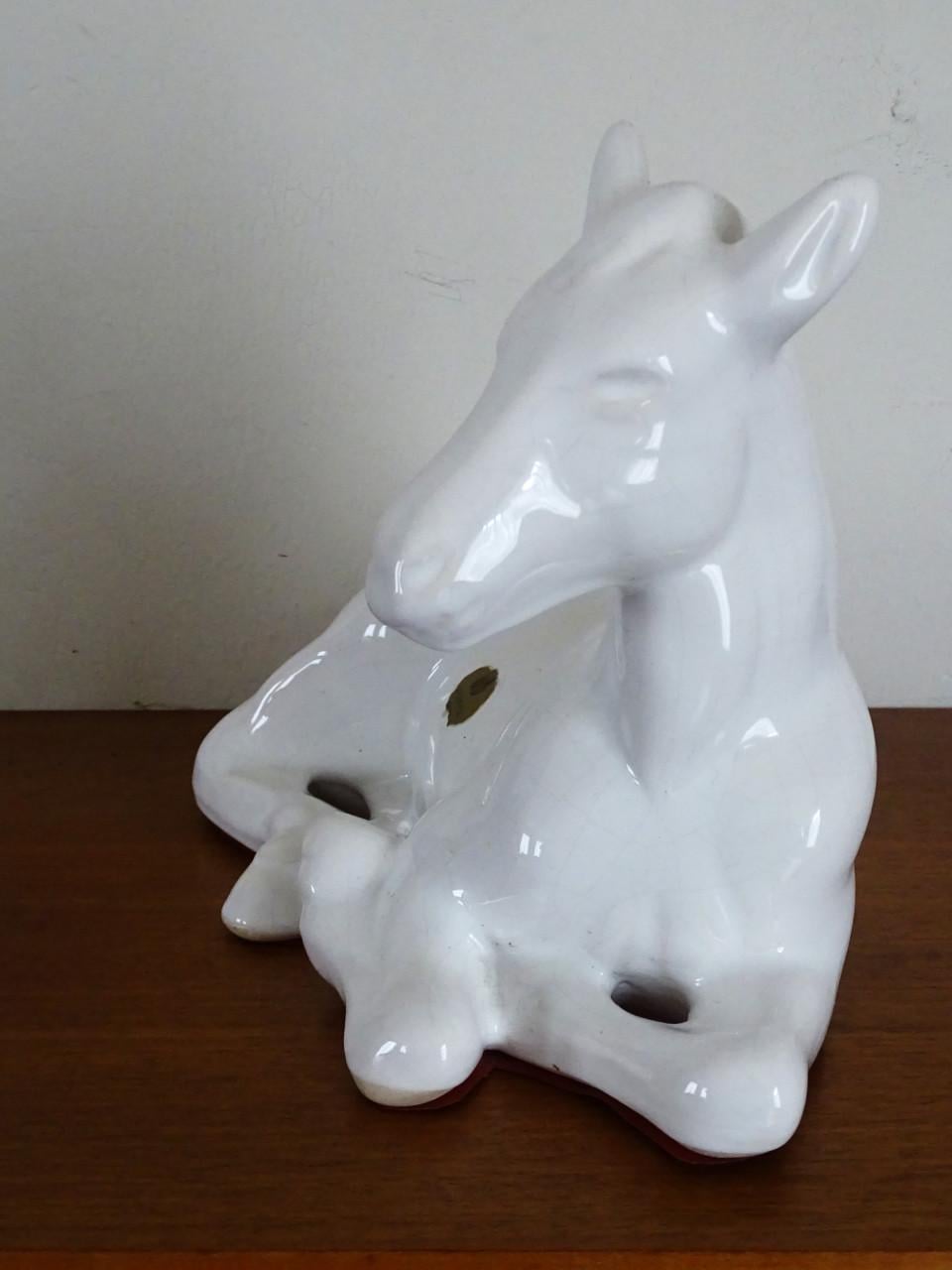 Vintage Delfts Wit plateel Beeld Liggend Paard keramiek