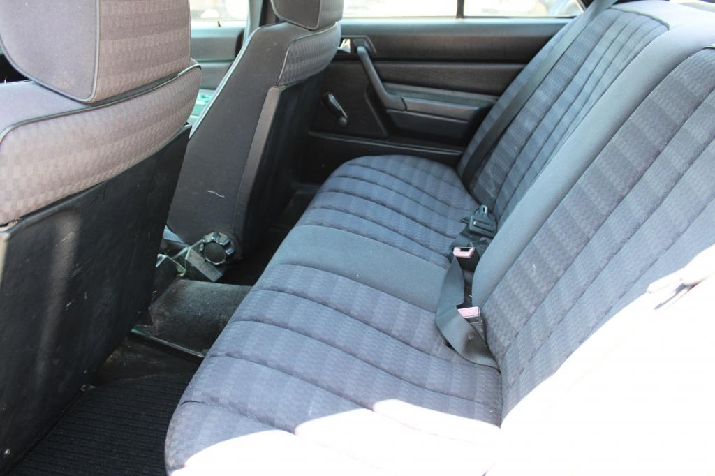 Mercedes-Benz 190 kleine schade r-voor 1.8 e basic
