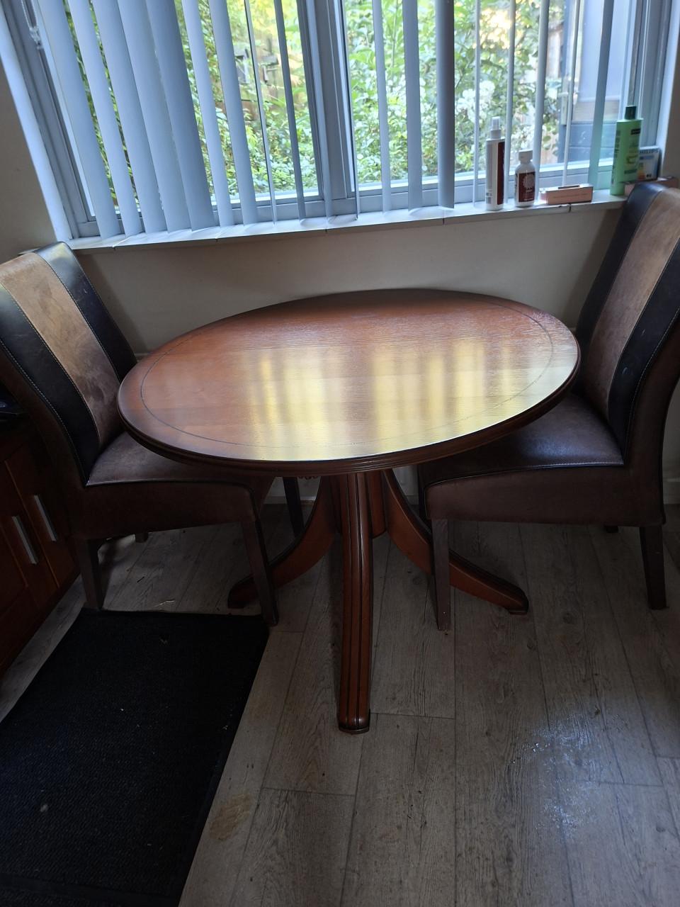 GROTE SALON TAFEL MET 4 LADEN PUNT GAAF