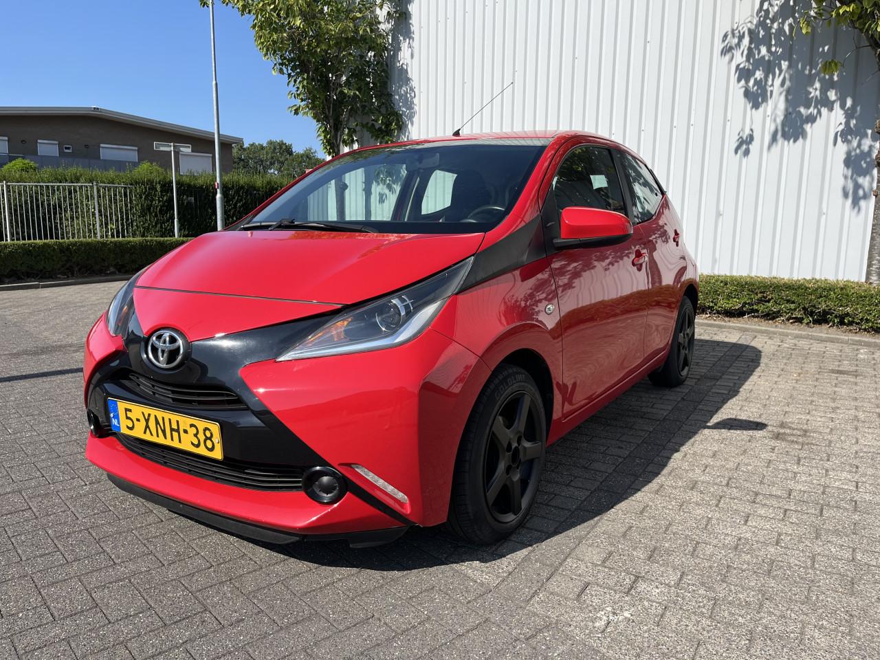 Toyota aygo rood 5deurs 2014 AIRCO NL AUTO NAP