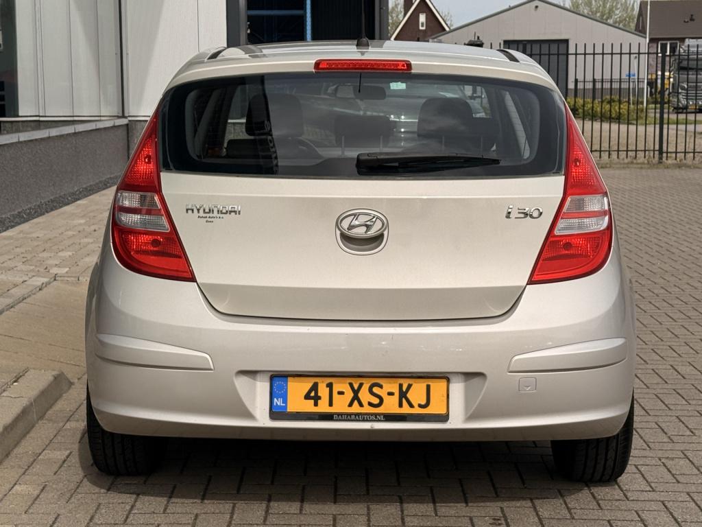 Hyundai I 30 1.4i dynamic 5drs | cd-speler | airco | lm velgen