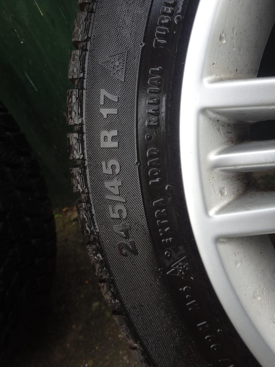 Breedset 245/45/17 met winterbanden, originele VOLVO.