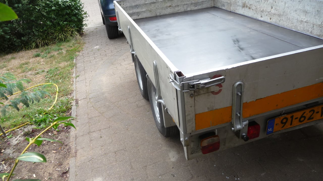 TE KOOP GEREMDE PLATEAUWAGEN merk EQUIPE met KENTEKEN