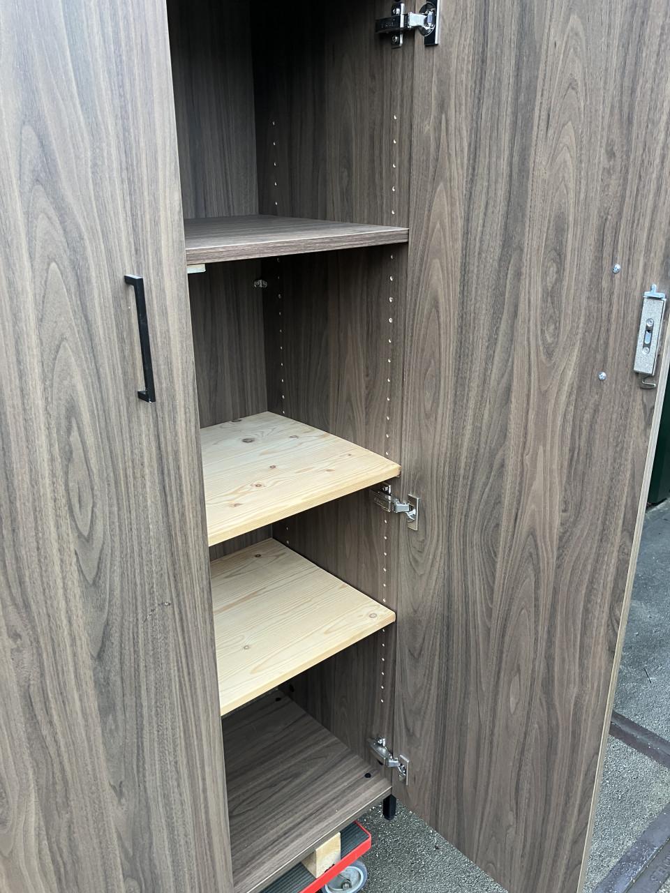 Houten draaideurkast